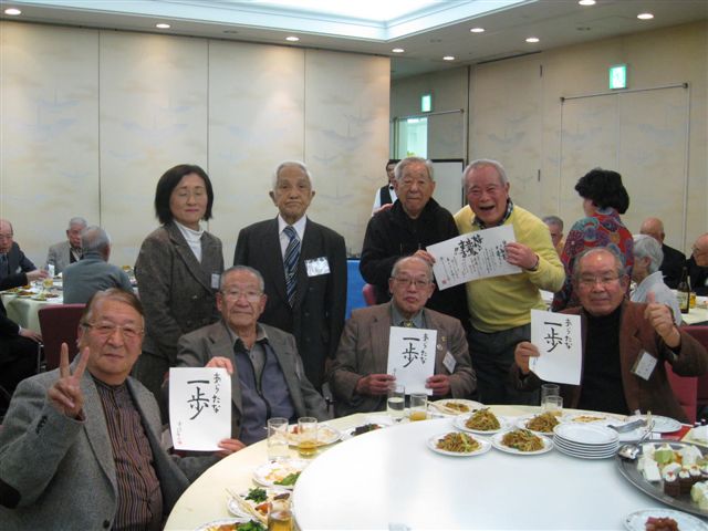 テーブルごとに記念撮影